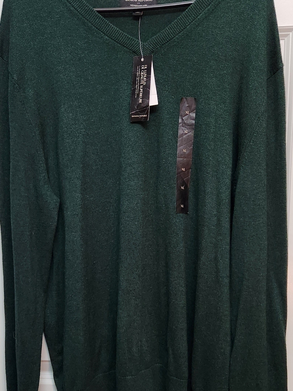 Banana Republic, Men's V-Neck Sweater in Forest Green. New with Tags. XL.
